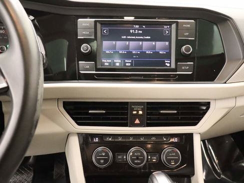 Used 2019 Volkswagen Jetta SE image 10