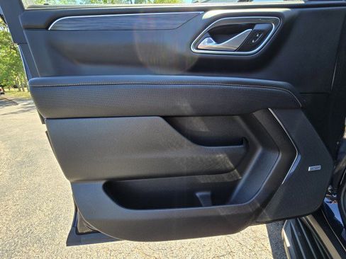 Used 2024 GMC Yukon SLT image 16