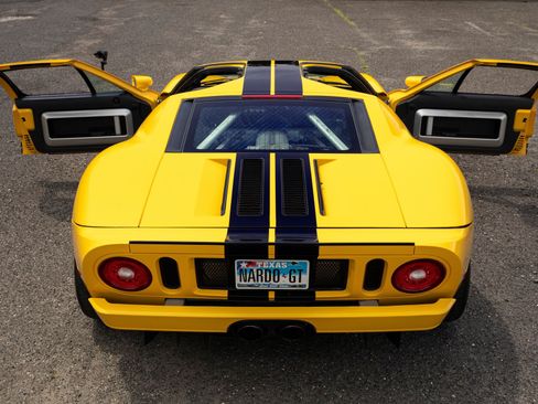 Used 2005 Ford GT RWD image 16
