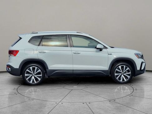 Used 2024 Volkswagen Taos SE FWD image 12