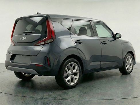 Used 2025 Kia Soul LX w/ LX Technology Package FWD image 9