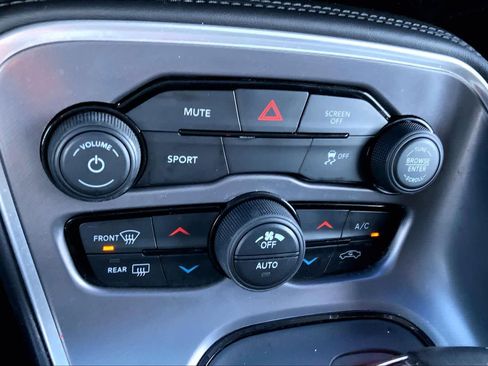 Used 2019 Dodge Challenger SXT image 28