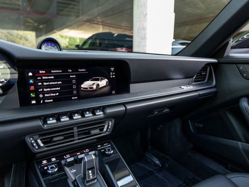 Certified 2022 Porsche 911 50th Anniversary Edition image 39