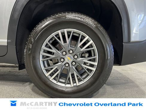 Used 2024 Chevrolet Traverse LT w/ Trailering Package FWD image 32