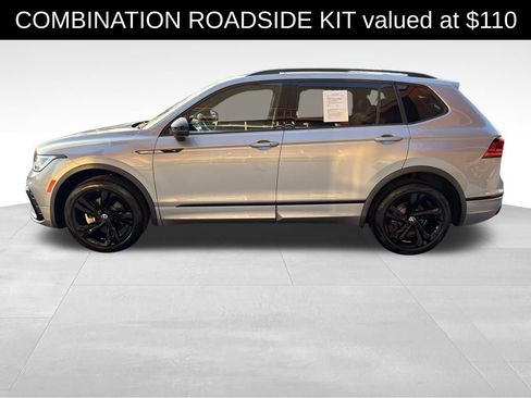 Used 2024 Volkswagen Tiguan SE R-Line AWD/4WD image 4