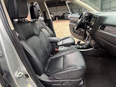 Used 2020 Mitsubishi Outlander SE FWD image 15