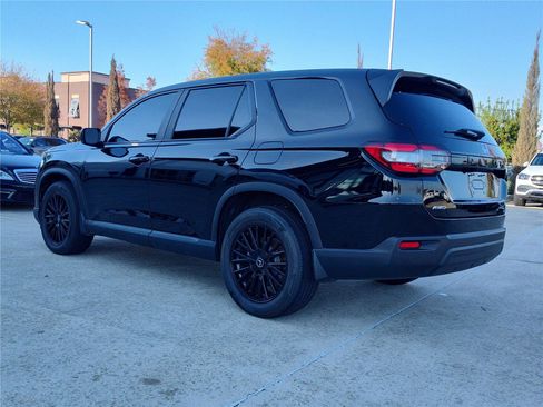 Used 2023 Honda Pilot LX image 4