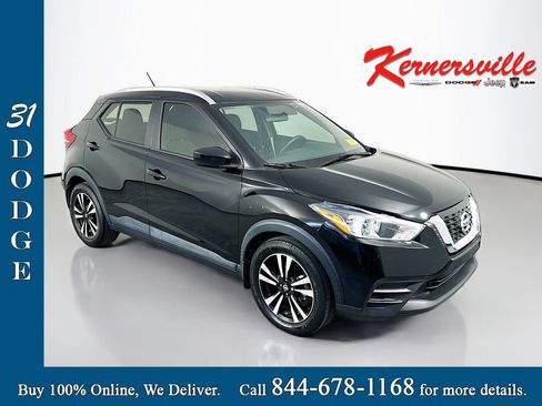 Used 2019 Nissan Kicks SV FWD image 1