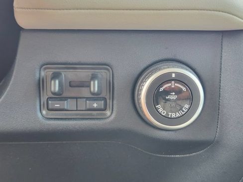 Used 2025 Lincoln Navigator Reserve AWD/4WD image 28