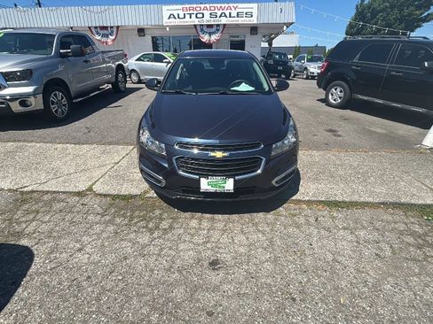 Used 2015 Chevrolet Cruze LT FWD image 2