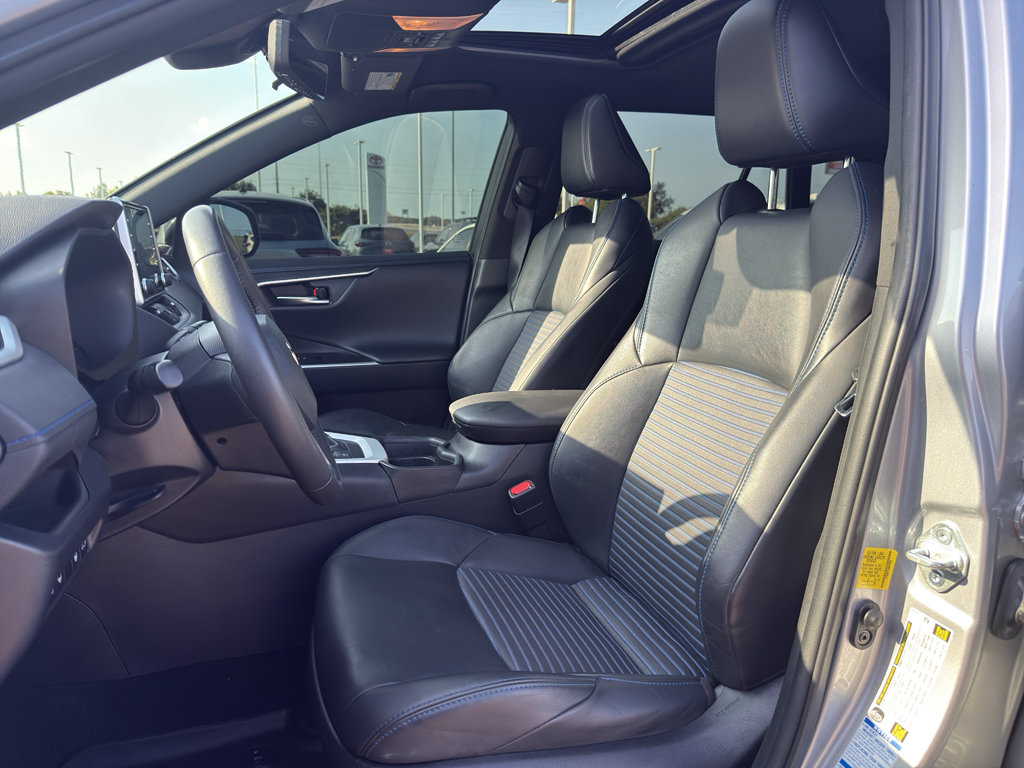 Used 2021 Toyota RAV4 XSE w/ XSE Grade Weather Package AWD/4WD image 11