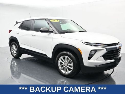 Used 2024 Chevrolet TrailBlazer LS w/ LS Convenience Package AWD/4WD image 2