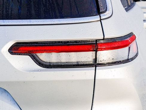 Used 2024 Jeep Grand Cherokee L Limited w/ Luxury Tech Group II image 10