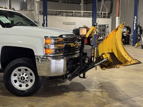 Used 2017 Chevrolet Silverado 2500 W/T w/ WT Convenience Package image 2