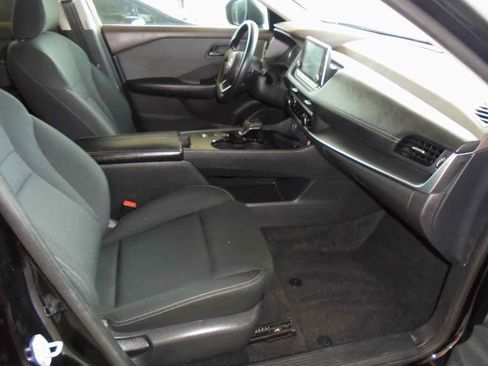 Used 2023 Nissan Rogue S image 8