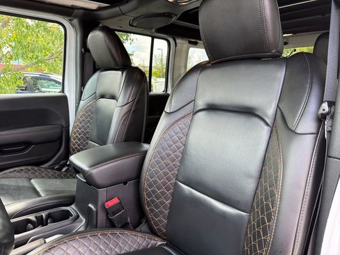 Used 2021 Jeep Wrangler Unlimited Sahara AWD/4WD image 21