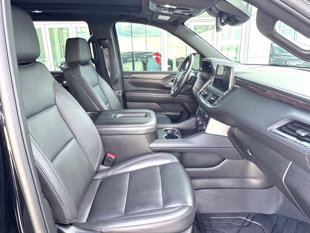 Used 2024 Chevrolet Tahoe Z71 w/ Luxury Package AWD/4WD image 32