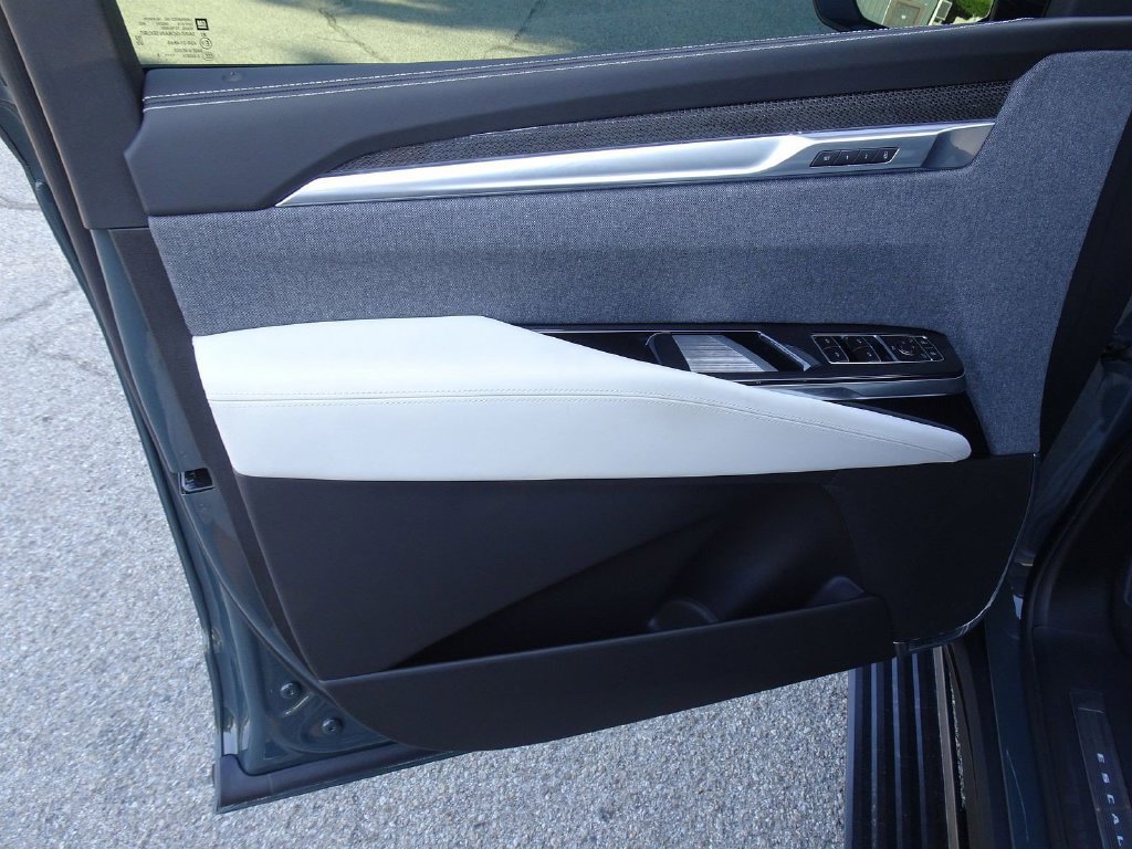 Used 2025 Cadillac Escalade V w/ LPO, ONYX Package AWD/4WD image 8