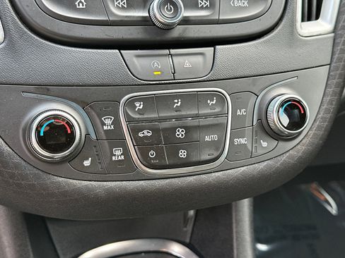 Used 2023 Chevrolet Malibu LT image 30