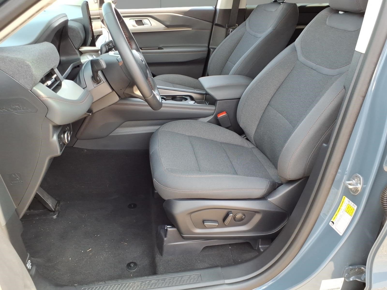 Used 2026 Ford Explorer Active AWD/4WD image 15