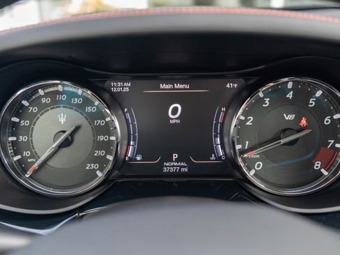 Used 2021 Maserati Quattroporte Trofeo image 14