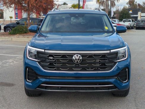 Used 2025 Volkswagen Atlas SEL Premium R-Line image 9