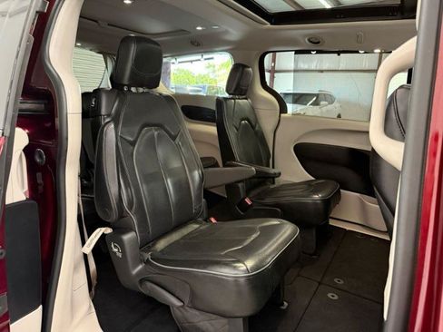 Used 2019 Chrysler Pacifica Limited FWD image 24