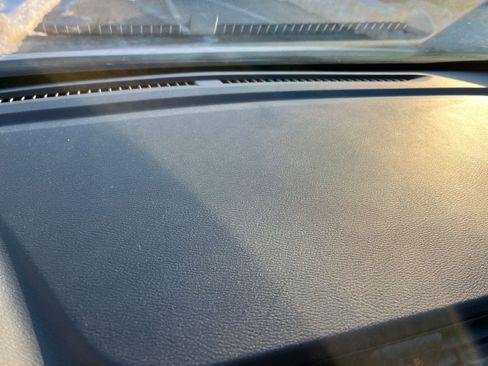 Used 2025 Nissan Versa SV image 17