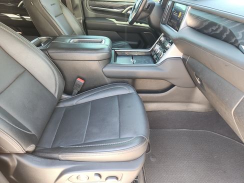 Used 2021 GMC Yukon XL Denali w/ Denali Premium Package AWD/4WD image 16
