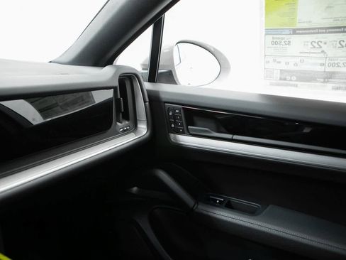 New 2026 Porsche Cayenne S image 25
