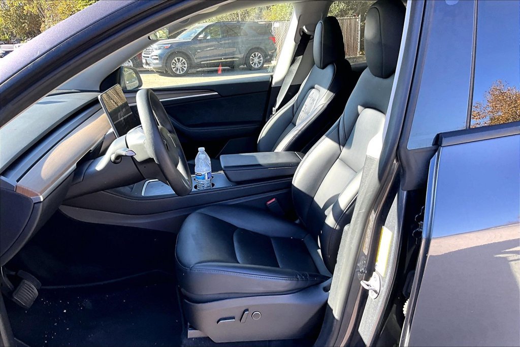 Used 2023 Tesla Model Y Long Range AWD/4WD image 9