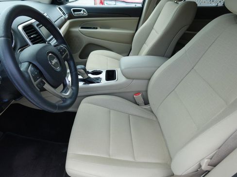 Used 2016 Jeep Grand Cherokee Laredo image 9