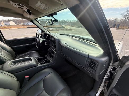 Used 2005 Chevrolet Silverado 1500 4x4 Extended Cab w/ Safe And Sound Package image 19