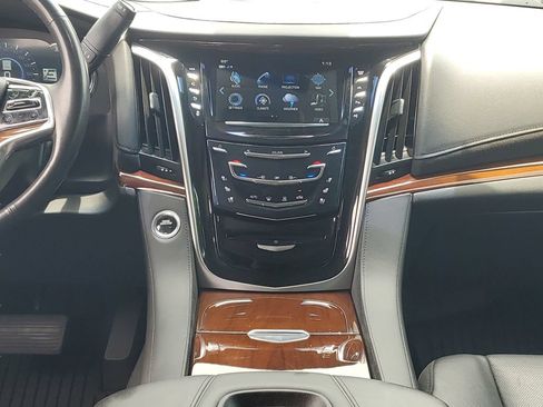 Used 2020 Cadillac Escalade Premium Luxury RWD image 15
