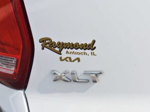 Used 2017 Ford Explorer XLT w/ Equipment Group 202A AWD/4WD image 13