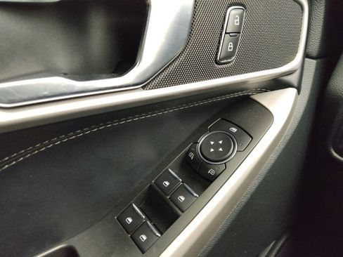 Used 2021 Ford Explorer XLT image 27