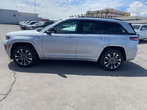 Used 2022 Jeep Grand Cherokee Overland w/ Advanced Protech Group III image 10