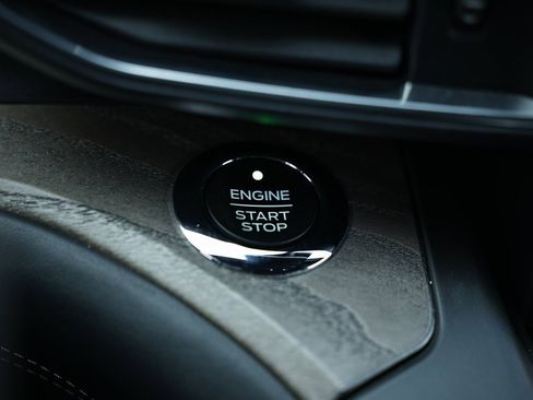 Used 2020 Ford Explorer Platinum w/ Premium Technology Package image 34