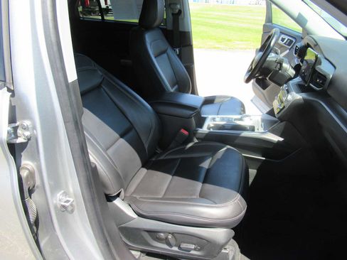 Used 2023 Ford Explorer XLT w/ Equipment Group 202A AWD/4WD image 22