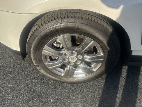 Used 2014 Cadillac SRX Luxury w/ Driver Awareness Package FWD image 7