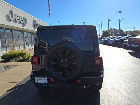 Used 2021 Jeep Wrangler Unlimited Sahara image 7