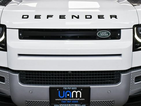 Used 2025 Land Rover Defender 110 S image 76