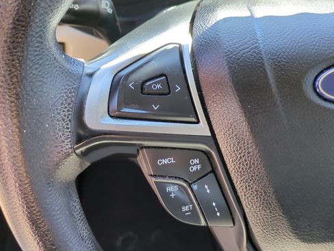 Used 2020 Ford Fusion SE FWD image 16