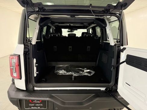 New 2025 Ford Bronco Badlands image 8