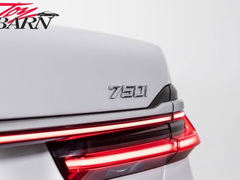Used 2022 BMW 750i xDrive AWD/4WD image 15