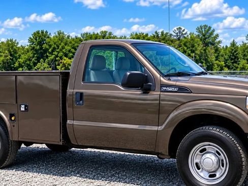 Used 2015 Ford F250 XL RWD image 2