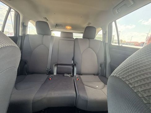 Used 2023 Toyota Highlander LE AWD/4WD image 21