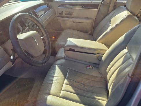 Used 2006 Lincoln Town Car Signature image 9