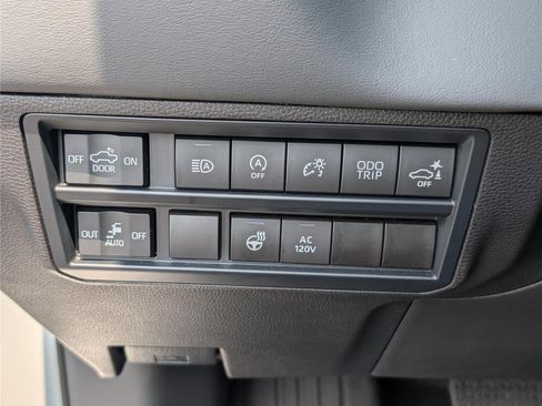 Used 2024 Toyota Tundra Platinum AWD/4WD image 22