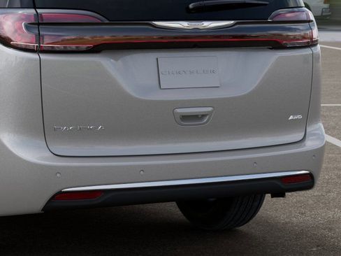 New 2026 Chrysler Pacifica Select AWD/4WD image 14